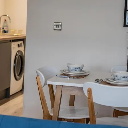 Apartment Bv Conditioning House Royal Comfy Bradford